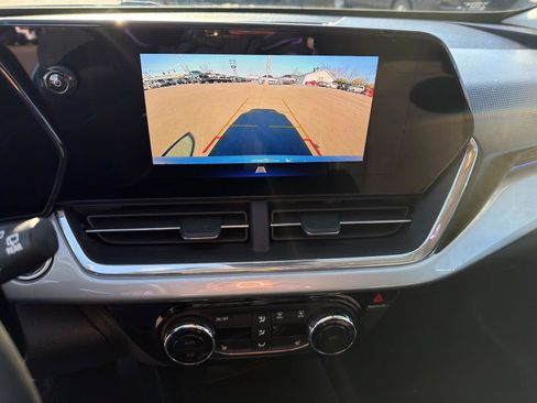 Certified 2025 Chevrolet Trax LT w/ Driver Confidence Package image 9