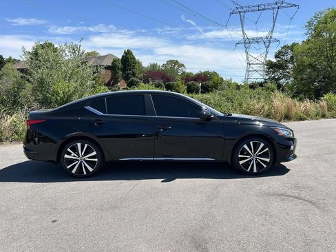 Used 2020 Nissan Altima 2.5 SR FWD image 2