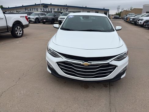 Used 2024 Chevrolet Malibu LT FWD image 2