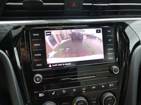 Used 2021 Volkswagen Passat 2.0T R-Line image 19