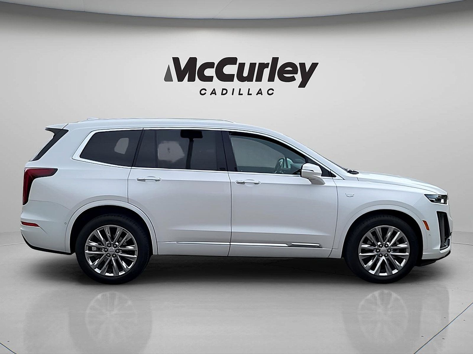 Certified 2024 Cadillac XT6 Premium Luxury w/ Technology Package AWD/4WD image 8