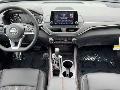 New 2025 Nissan Altima 2.5 SR image 9