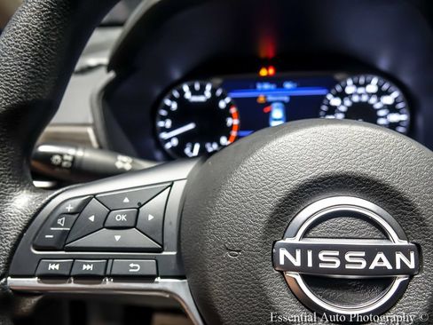 Used 2025 Nissan Altima 2.5 SV FWD image 15