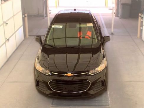 Used 2022 Chevrolet Trax LS w/ Tint and Cruise Package FWD image 3