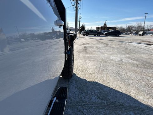 Used 2024 Chevrolet Silverado 2500 LT w/ Convenience Package image 18