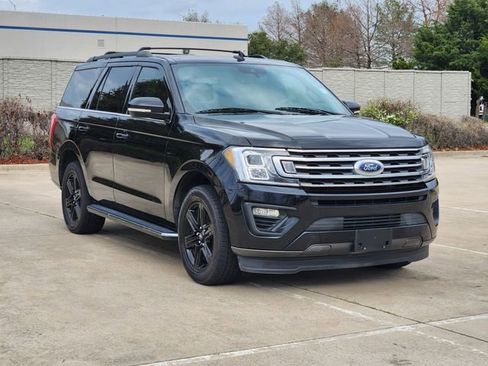 Used 2021 Ford Expedition XLT image 3