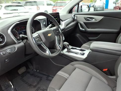 Used 2025 Chevrolet Blazer LT FWD image 13