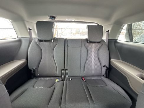 New 2026 Kia Carnival LX FWD image 23