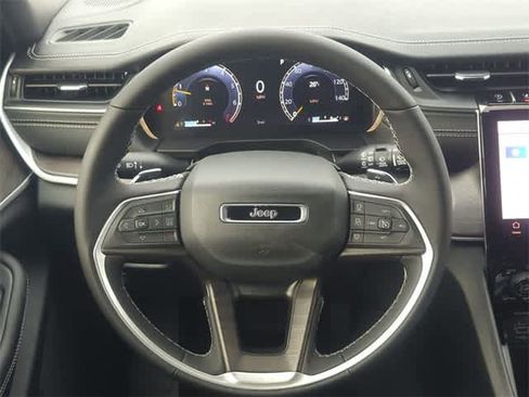 New 2025 Jeep Grand Cherokee Limited image 22