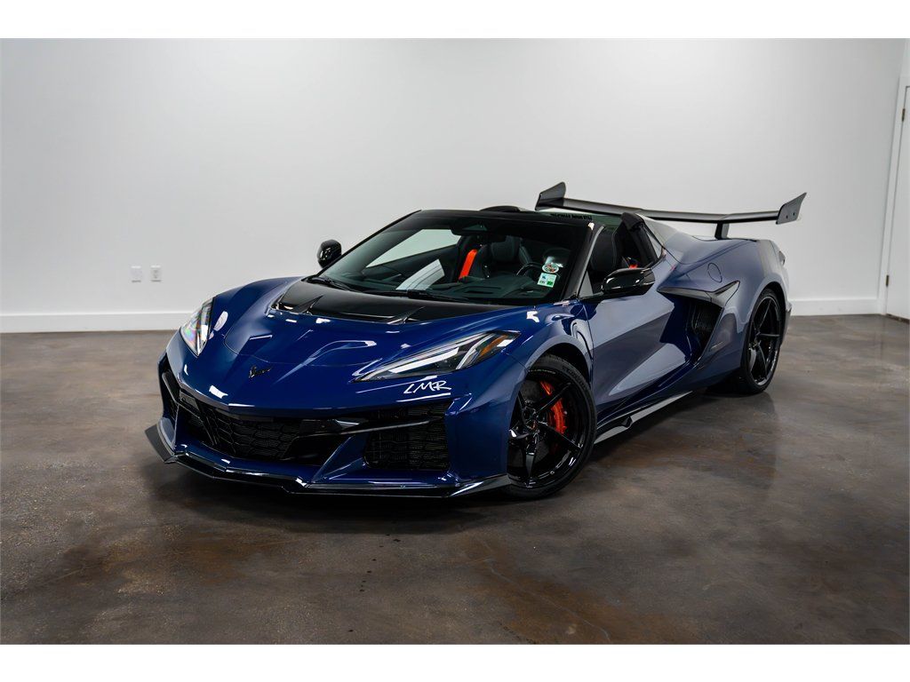 Used 2025 Chevrolet Corvette E-Ray w/ Stealth Interior Trim Package AWD/4WD image 3