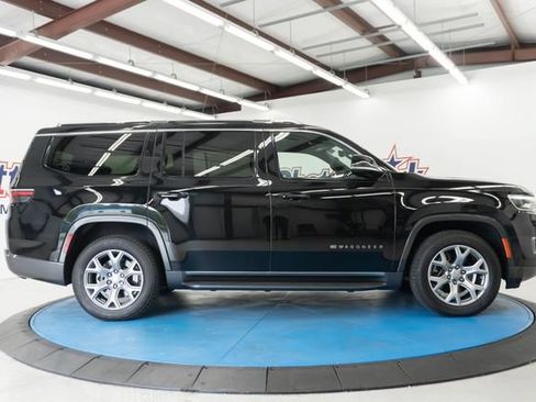 Used 2022 Jeep Wagoneer Series II RWD image 27