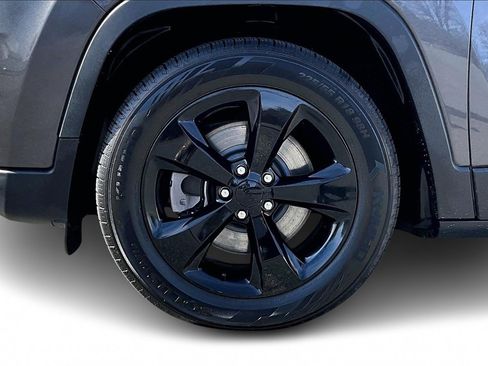 Certified 2020 Jeep Cherokee Latitude Plus image 29