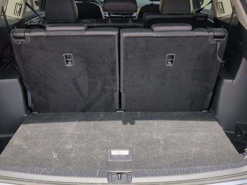 Used 2025 Volkswagen Atlas SE image 14