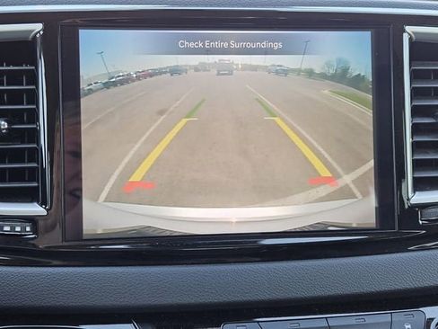 Used 2024 Chrysler Pacifica Touring-L FWD image 17