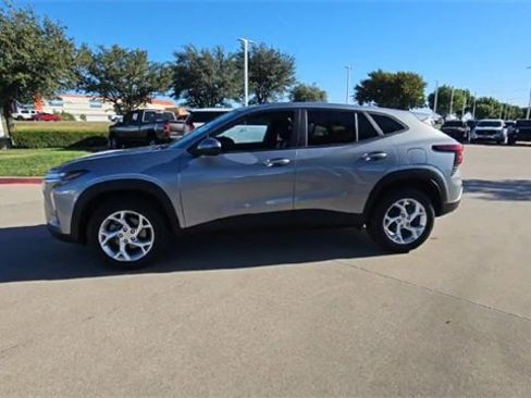 Used 2024 Chevrolet Trax LS w/ LS Convenience Package image 4