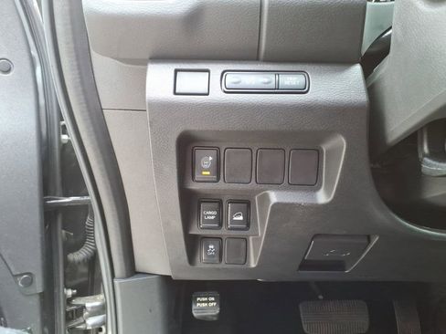 Used 2025 Nissan Frontier SV AWD/4WD image 15