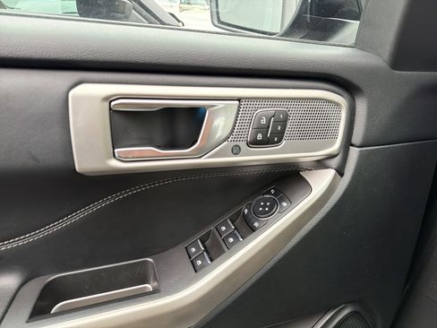 Used 2023 Ford Explorer Limited w/ Equipment Group 301A image 15
