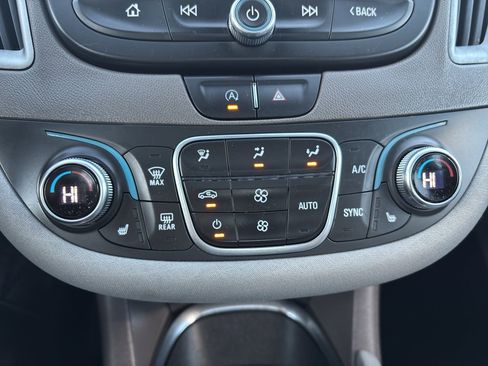 Used 2022 Chevrolet Malibu LT image 24