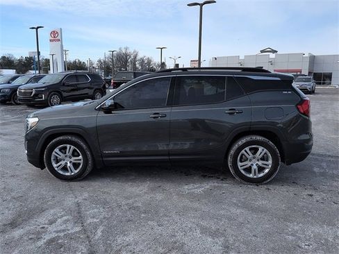 Used 2020 GMC Terrain SLE w/ Driver Convenience Package image 4