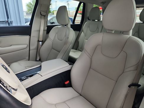 Used 2020 Volvo XC90 T5 Momentum w/ Protection Package Premier FWD image 15