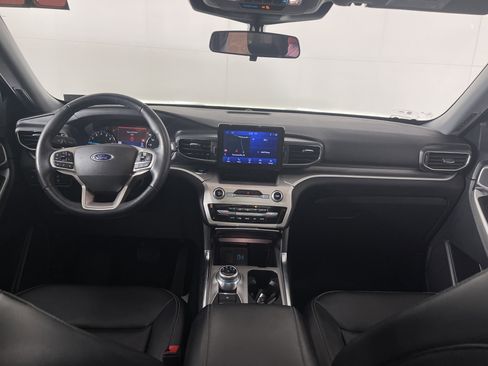 Used 2022 Ford Explorer XLT w/ Equipment Group 202A image 16