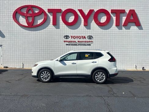 Used 2018 Nissan Rogue SV FWD image 4