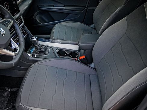 New 2025 Volkswagen Taos SE image 10
