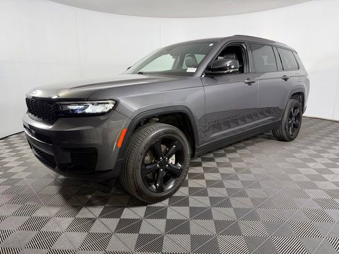 Certified 2025 Jeep Grand Cherokee L Altitude image 3