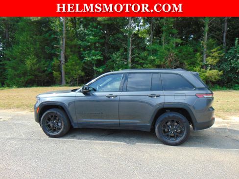 Certified 2024 Jeep Grand Cherokee Altitude RWD image 4