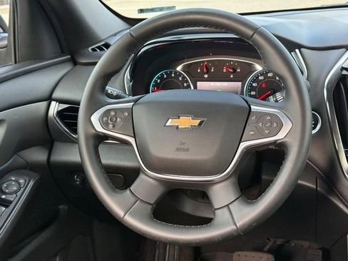 Used 2023 Chevrolet Traverse LT FWD image 13