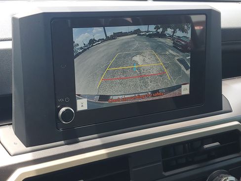 Certified 2025 Toyota Tacoma SR5 AWD/4WD image 28