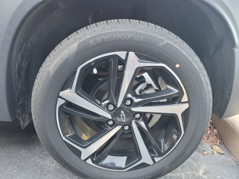 Used 2022 Chevrolet TrailBlazer RS w/ Technology Package FWD image 8