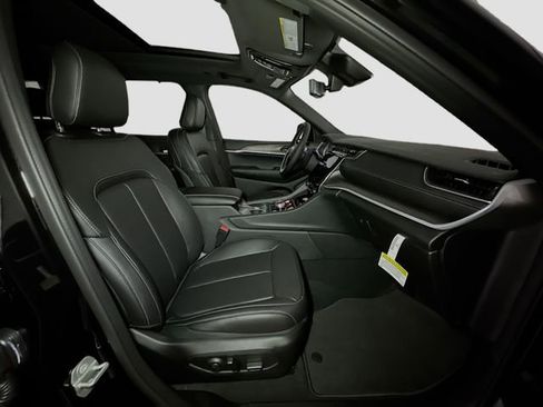 New 2025 Jeep Grand Cherokee L Limited w/ Luxury Tech Group II image 33