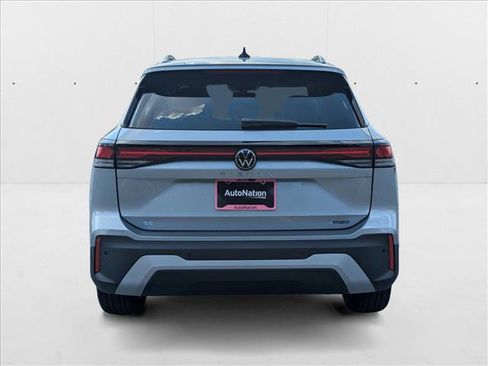New 2025 Volkswagen Tiguan SE image 8