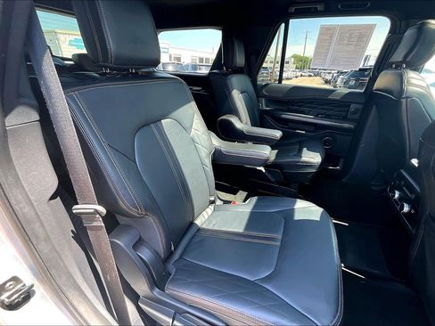 Used 2023 Ford Expedition Platinum AWD/4WD image 24