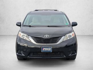 Used 2015 Toyota Sienna LE video 2