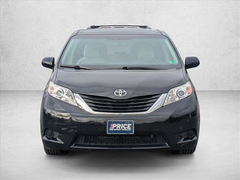 Used 2015 Toyota Sienna LE image 2