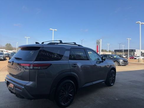 New 2026 Nissan Pathfinder SL image 4