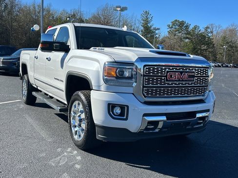 Used 2019 GMC Sierra 2500 Denali w/ Duramax Plus Package image 5