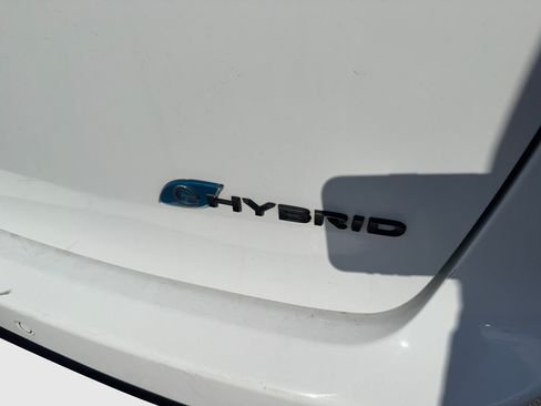 Used 2024 Chrysler Pacifica Limited FWD image 6