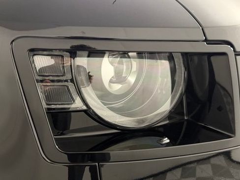 Used 2025 Land Rover Defender 110 X-Dynamic SE AWD/4WD image 12