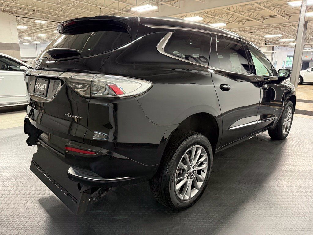 Used 2023 Buick Enclave Avenir FWD image 4