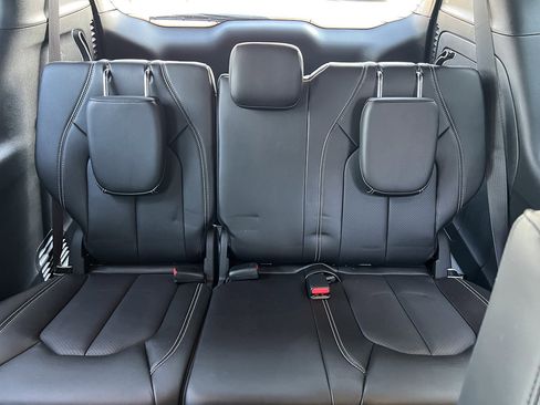 Used 2024 Chrysler Pacifica Limited image 31