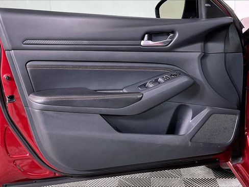 Used 2021 Nissan Altima 2.5 SR w/ SR Premium Package image 22