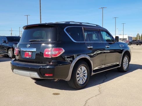 Used 2017 Nissan Armada SV image 4