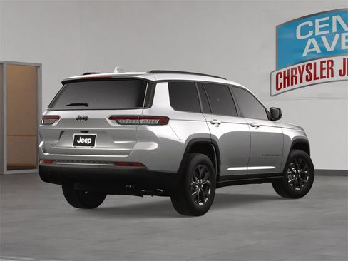 Used 2025 Jeep Grand Cherokee L Altitude image 5