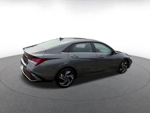 Used 2025 Hyundai Elantra SEL image 15