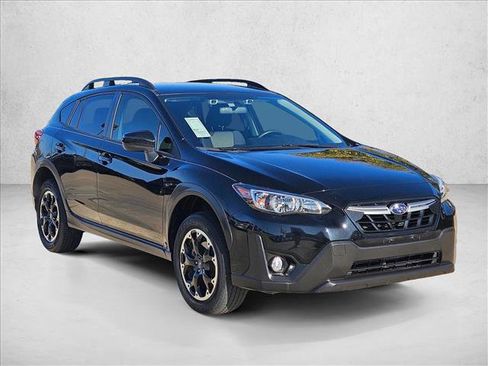 Used 2021 Subaru Crosstrek 2.0i Premium image 3