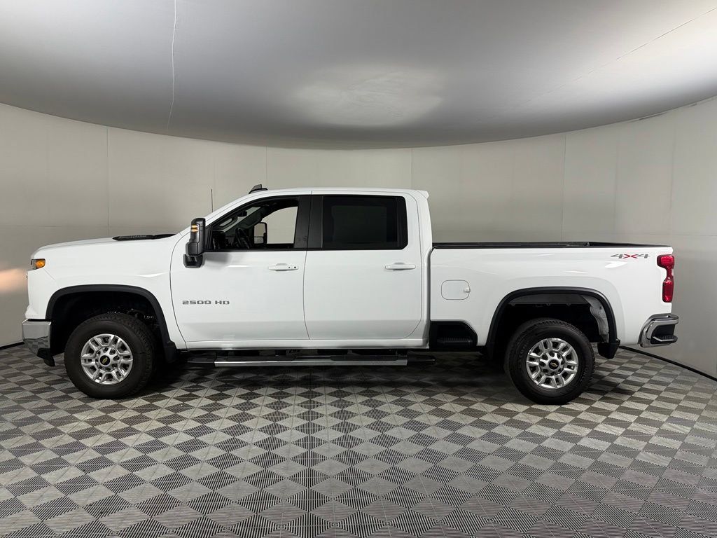 Used 2025 Chevrolet Silverado 2500 LT w/ Convenience Package AWD/4WD image 10