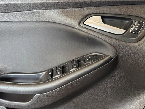 Used 2017 Ford Focus SE FWD image 13